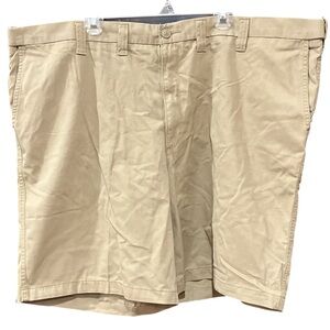 NWT Men's Lee® Extreme Motion Flat Camel Front Shorts. SIZE 52